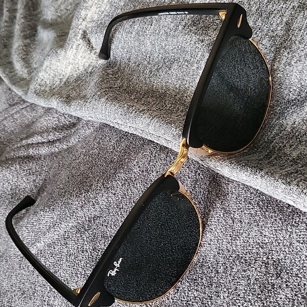 Sun Glasses en exelente conditions like new.